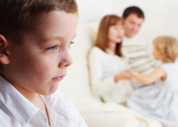 Çocuk Psikologları Uyardı: Kardeş Kıskançlığı Yönetimi İçin “Tahtını Kaybetme” Duygusuna Odaklanın