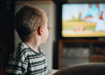 Acil Uyarı: 2 Yaş Altı Çocuklarda Ekran Süresi Dil Gelişimi Gecikmesi Yaratıyor