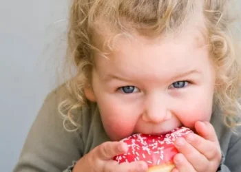 Acil Uyarı: 1 Yaş Altı Bebekler İçin Şeker Yasağı, Bağışıklık Sistemini Koruyor