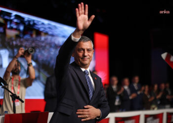 Dijital Siyasetin Yeni Yüzü: Özgür Özel Sosyal Medyayı Nasıl Kullanacak? 🤳