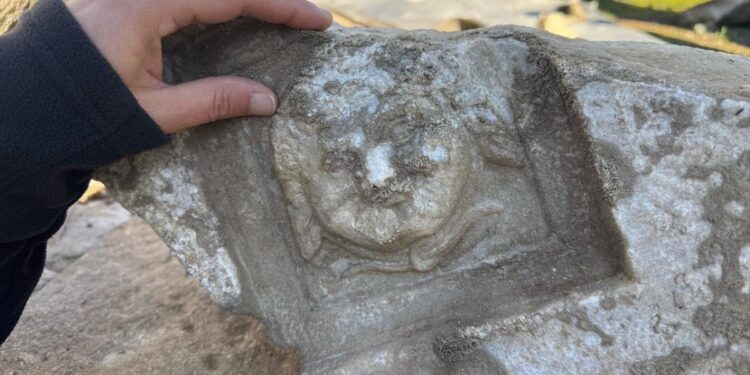 Tarihi Medusa Keşfi: Bartın’da Gülümseyen Yüz Bulundu