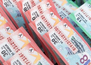 Cami Önünde Piyango Satışı Tarihe Karışıyor