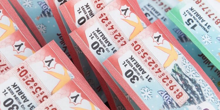 Cami Önünde Piyango Satışı Tarihe Karışıyor