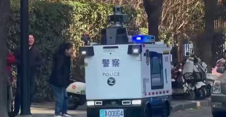 Çin Yapay Zekalı Polis Araçları Yüz Tanıma Sistemiyle Suçluları Avlıyor